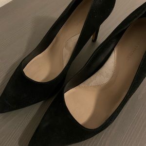 Banana Republic Madison 12-Hour Pump